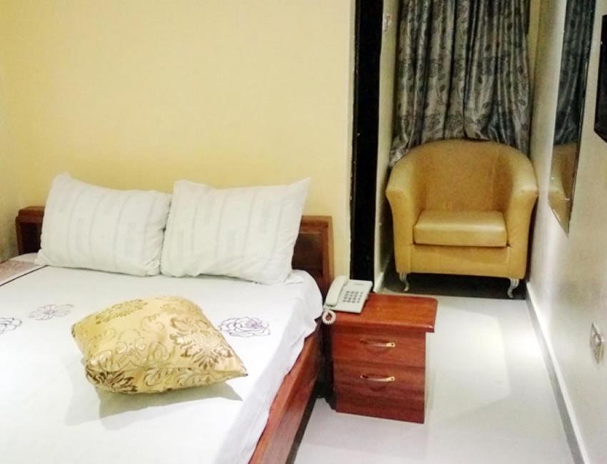 Ben Auto Hotel Лагос Экстерьер фото