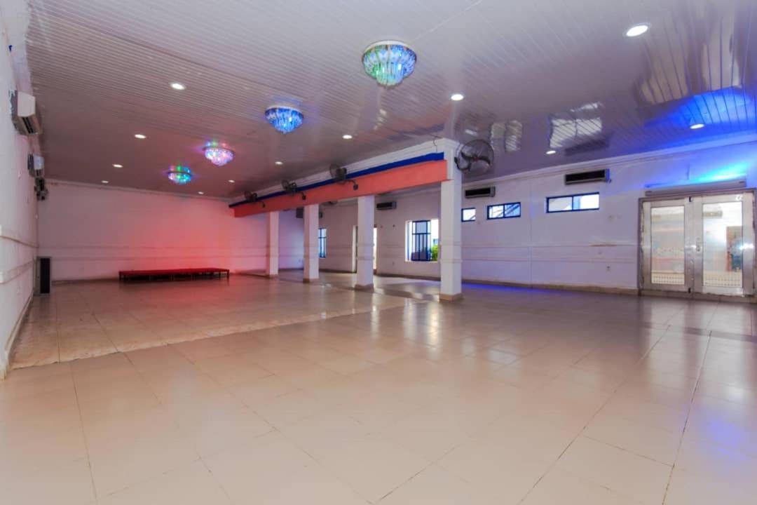 Ben Auto Hotel Лагос Экстерьер фото