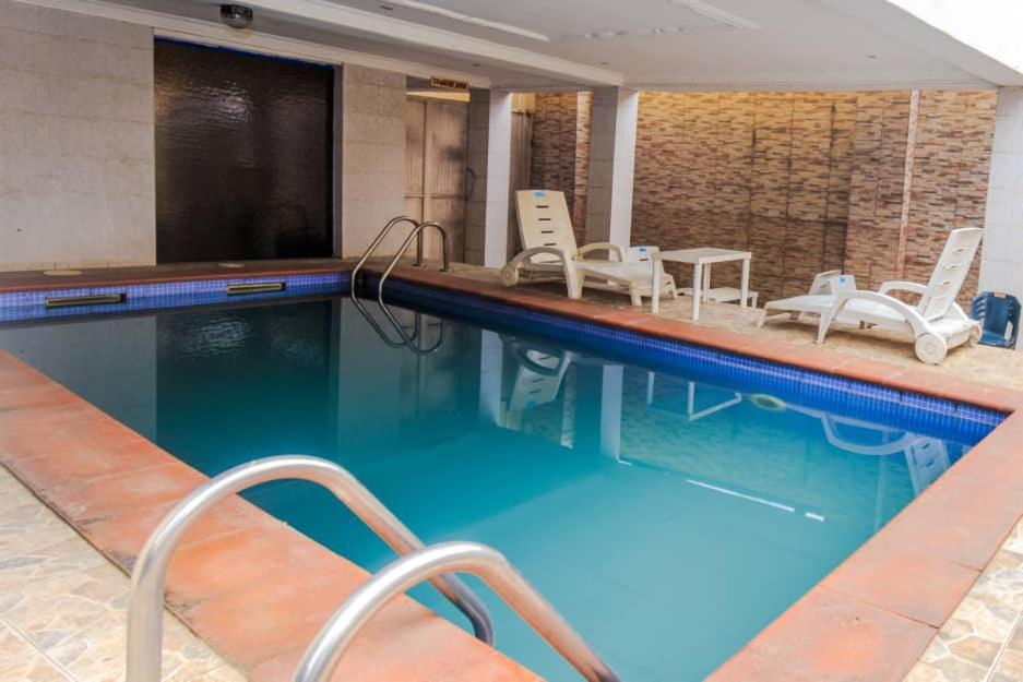 Ben Auto Hotel Лагос Экстерьер фото