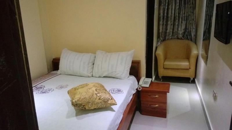 Ben Auto Hotel Лагос Экстерьер фото