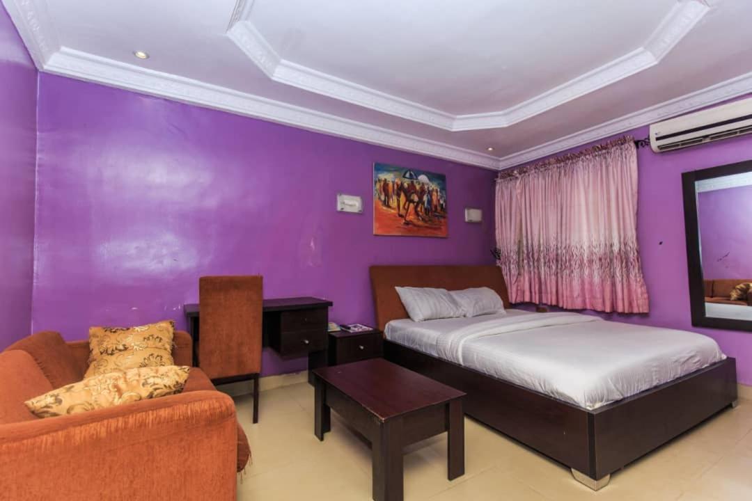 Ben Auto Hotel Лагос Экстерьер фото