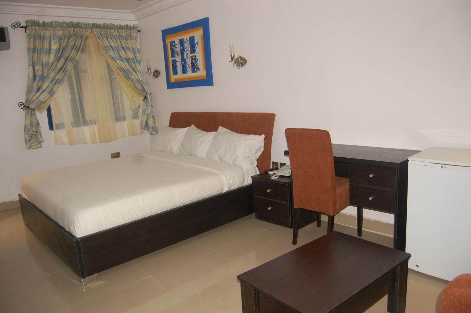 Ben Auto Hotel Лагос Экстерьер фото