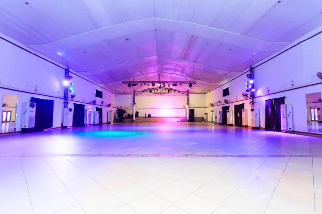 Ben Auto Hotel Лагос Экстерьер фото