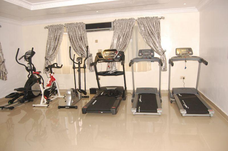 Ben Auto Hotel Лагос Экстерьер фото