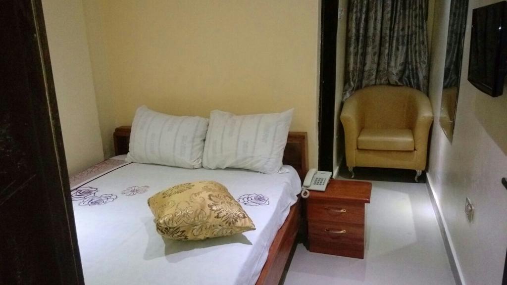 Ben Auto Hotel Лагос Экстерьер фото