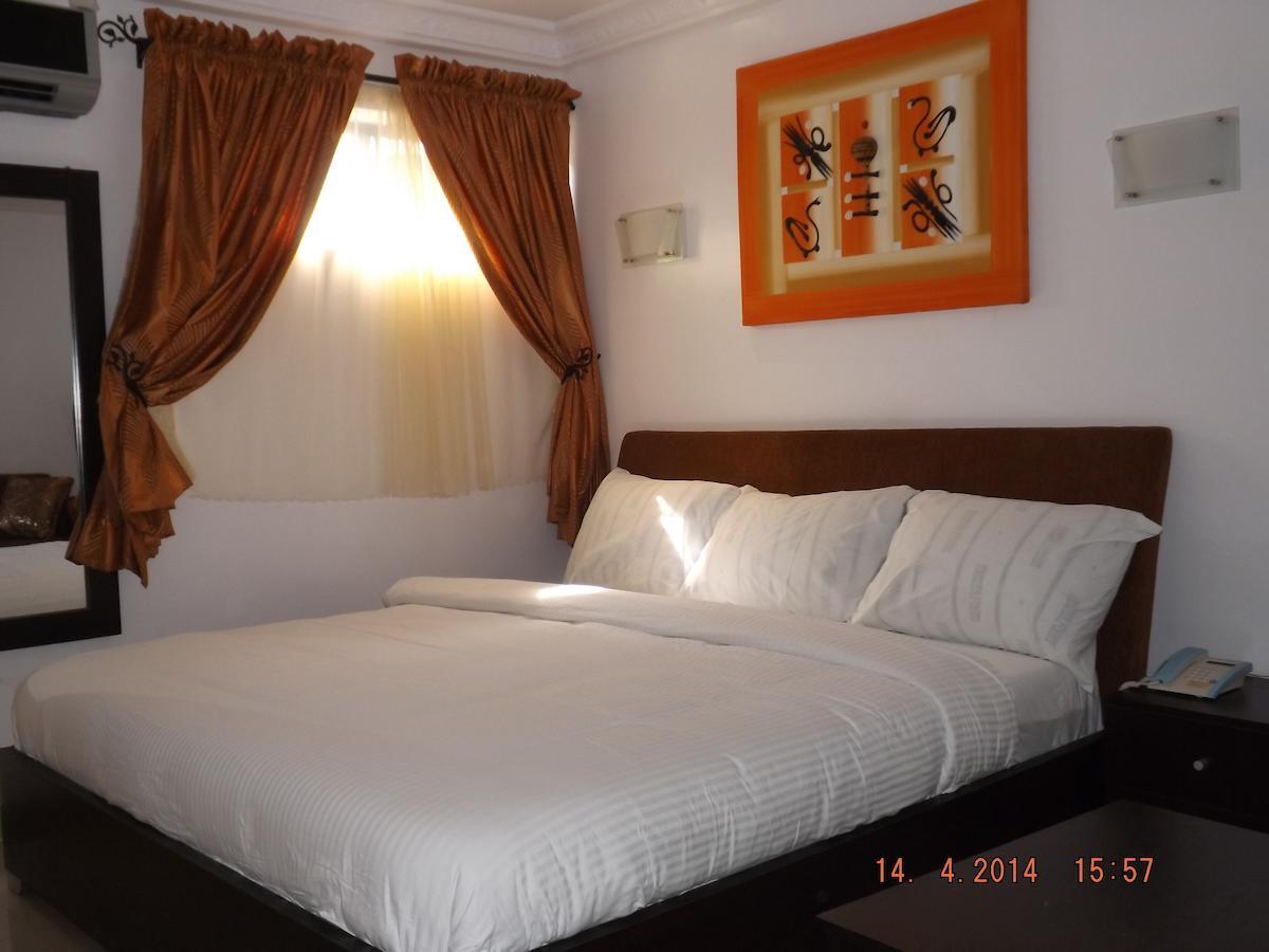 Ben Auto Hotel Лагос Номер фото