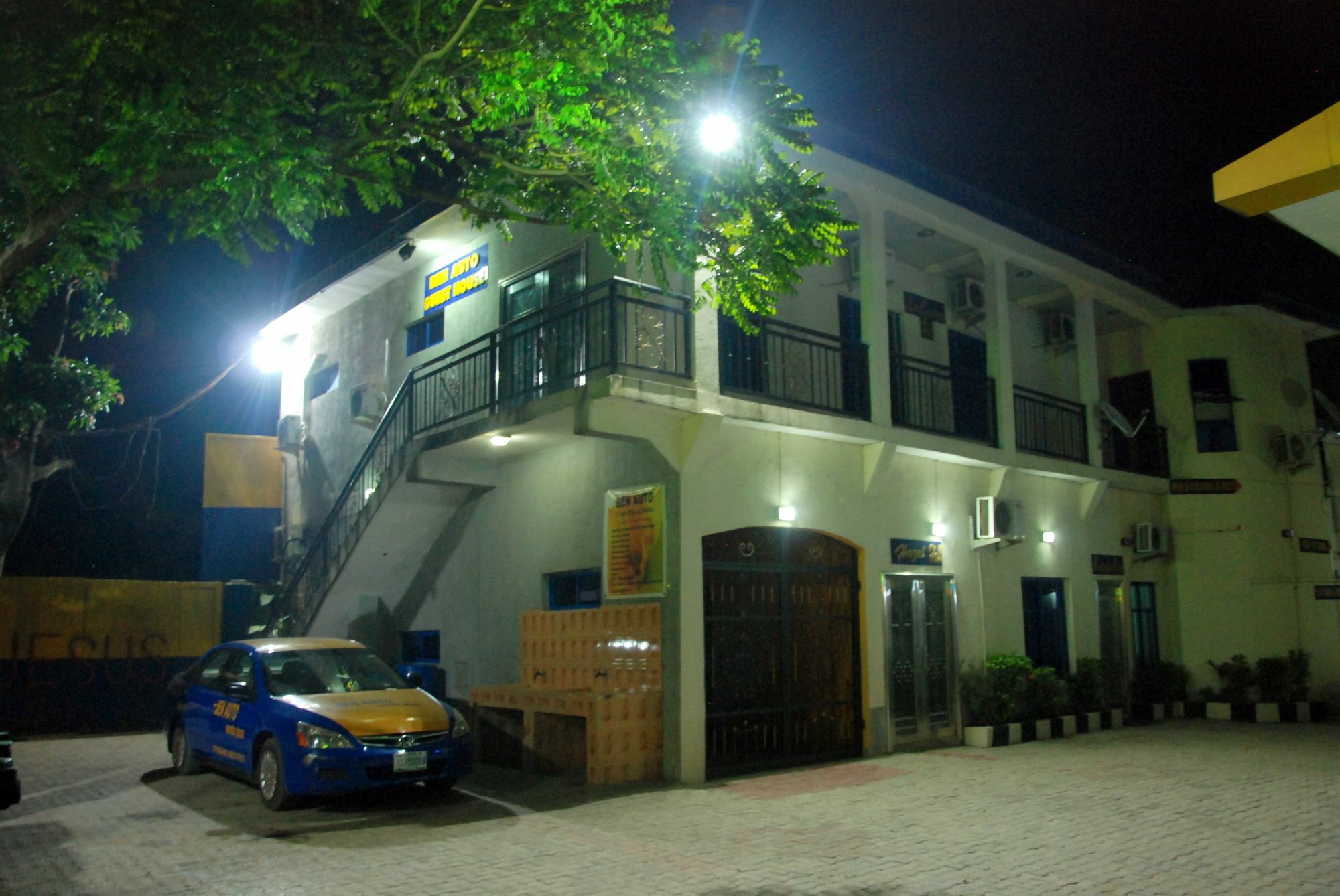 Ben Auto Hotel Лагос Экстерьер фото